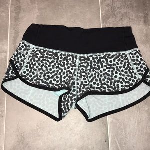 Lululemon Speed Up shorts 2.5 inch